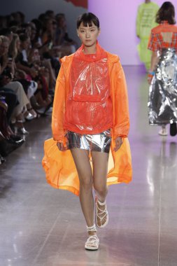 New York, Ny - Eylül 07: Manken pist Milly için Michelle Smith tarafından New York moda haftası sırasında yürür: gösterir New York'ta 7 Eylül 2018 bahar stüdyolarında Galerisi II.