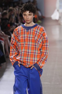 New York, Ny - Eylül 07: Manken pist Milly için Michelle Smith tarafından New York moda haftası sırasında yürür: gösterir New York'ta 7 Eylül 2018 bahar stüdyolarında Galerisi II.