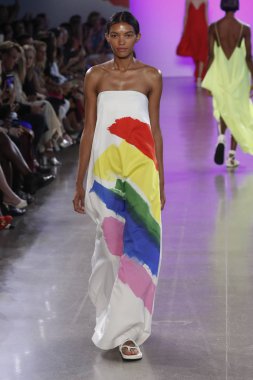 New York, Ny - Eylül 07: Manken pist Milly için Michelle Smith tarafından New York moda haftası sırasında yürür: gösterir New York'ta 7 Eylül 2018 bahar stüdyolarında Galerisi II.