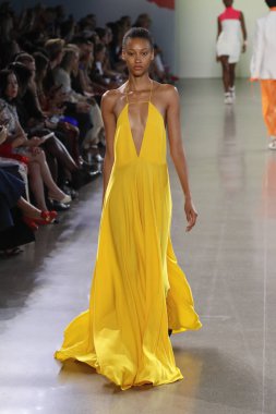 New York, Ny - Eylül 07: Manken pist Milly için Michelle Smith tarafından New York moda haftası sırasında yürür: gösterir New York'ta 7 Eylül 2018 bahar stüdyolarında Galerisi II.