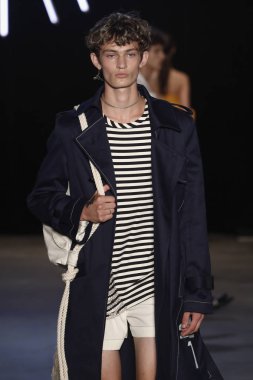 New York, Ny - Eylül 08: pist Monse moda New York moda haftası sırasında göstermek bir modeli yürüyüşler: gösterir üzerinde 8 Eylül 2017 New York City.