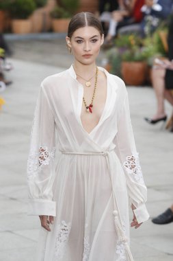 New York, Ny - 11 Eylül: Manken pist Oscar De La Renta için New York moda haftası sırasında yürür: gösterir, New York'ta 11 Eylül 2018 üzerinde bahar Studios Teras.