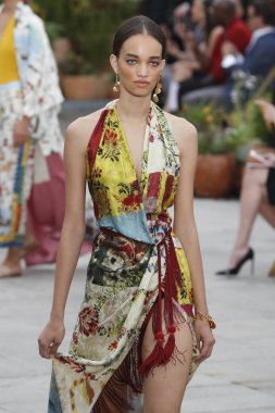 New York, Ny - 11 Eylül: Manken pist Oscar De La Renta için New York moda haftası sırasında yürür: gösterir, New York'ta 11 Eylül 2018 üzerinde bahar Studios Teras.