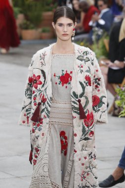 New York, Ny - 11 Eylül: Manken pist Oscar De La Renta için New York moda haftası sırasında yürür: gösterir, New York'ta 11 Eylül 2018 üzerinde bahar Studios Teras.