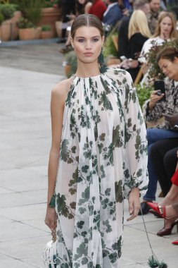 New York, Ny - 11 Eylül: Manken pist Oscar De La Renta için New York moda haftası sırasında yürür: gösterir, New York'ta 11 Eylül 2018 üzerinde bahar Studios Teras.