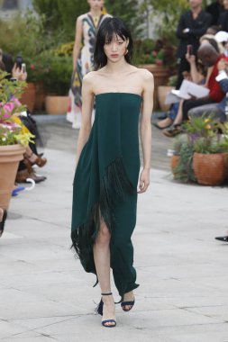 New York, Ny - 11 Eylül: Manken pist Oscar De La Renta için New York moda haftası sırasında yürür: gösterir, New York'ta 11 Eylül 2018 üzerinde bahar Studios Teras.