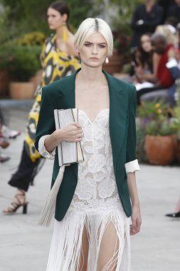 New York, Ny - 11 Eylül: Manken pist Oscar De La Renta için New York moda haftası sırasında yürür: gösterir, New York'ta 11 Eylül 2018 üzerinde bahar Studios Teras.