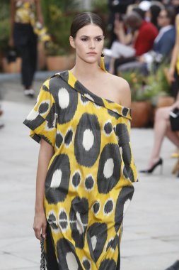 New York, Ny - 11 Eylül: Manken pist Oscar De La Renta için New York moda haftası sırasında yürür: gösterir, New York'ta 11 Eylül 2018 üzerinde bahar Studios Teras.