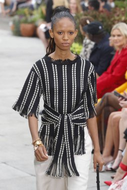 New York, Ny - 11 Eylül: Manken pist Oscar De La Renta için New York moda haftası sırasında yürür: gösterir, New York'ta 11 Eylül 2018 üzerinde bahar Studios Teras.