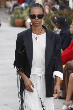 New York, Ny - 11 Eylül: Manken pist Oscar De La Renta için New York moda haftası sırasında yürür: gösterir, New York'ta 11 Eylül 2018 üzerinde bahar Studios Teras.