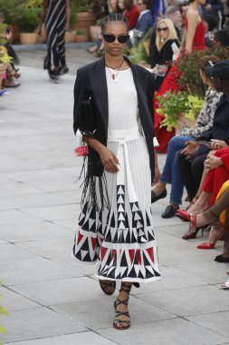 New York, Ny - 11 Eylül: Manken pist Oscar De La Renta için New York moda haftası sırasında yürür: gösterir, New York'ta 11 Eylül 2018 üzerinde bahar Studios Teras.