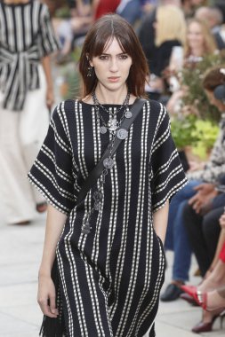 New York, Ny - 11 Eylül: Manken pist Oscar De La Renta için New York moda haftası sırasında yürür: gösterir, New York'ta 11 Eylül 2018 üzerinde bahar Studios Teras.