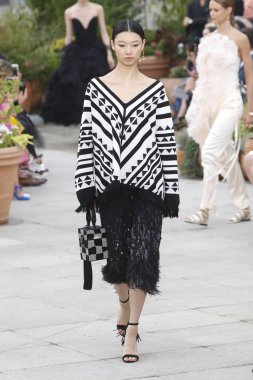 New York, Ny - 11 Eylül: Manken pist Oscar De La Renta için New York moda haftası sırasında yürür: gösterir, New York'ta 11 Eylül 2018 üzerinde bahar Studios Teras.