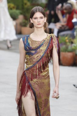 New York, Ny - 11 Eylül: Manken pist Oscar De La Renta için New York moda haftası sırasında yürür: gösterir, New York'ta 11 Eylül 2018 üzerinde bahar Studios Teras.