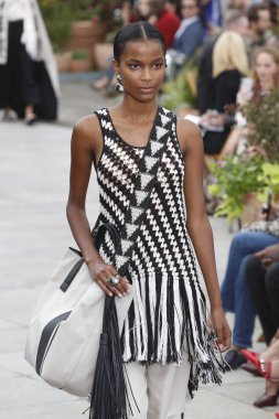 New York, Ny - 11 Eylül: Manken pist Oscar De La Renta için New York moda haftası sırasında yürür: gösterir, New York'ta 11 Eylül 2018 üzerinde bahar Studios Teras.