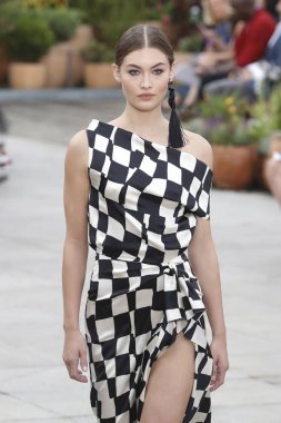 New York, Ny - 11 Eylül: Manken pist Oscar De La Renta için New York moda haftası sırasında yürür: gösterir, New York'ta 11 Eylül 2018 üzerinde bahar Studios Teras.