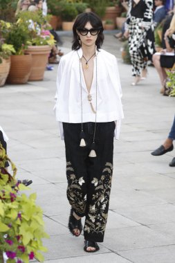 New York, Ny - 11 Eylül: Manken pist Oscar De La Renta için New York moda haftası sırasında yürür: gösterir, New York'ta 11 Eylül 2018 üzerinde bahar Studios Teras.