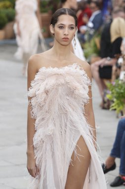 New York, Ny - 11 Eylül: Manken pist Oscar De La Renta için New York moda haftası sırasında yürür: gösterir, New York'ta 11 Eylül 2018 üzerinde bahar Studios Teras.