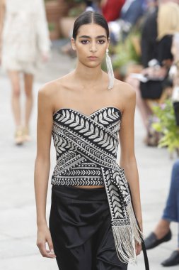 New York, Ny - 11 Eylül: Manken pist Oscar De La Renta için New York moda haftası sırasında yürür: gösterir, New York'ta 11 Eylül 2018 üzerinde bahar Studios Teras.