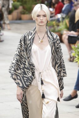 New York, Ny - 11 Eylül: Manken pist Oscar De La Renta için New York moda haftası sırasında yürür: gösterir, New York'ta 11 Eylül 2018 üzerinde bahar Studios Teras.