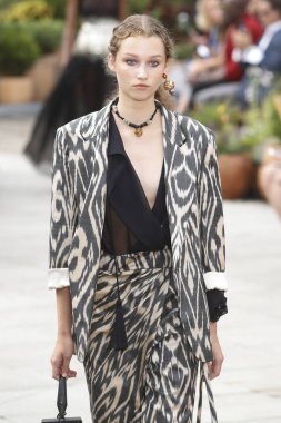 New York, Ny - 11 Eylül: Manken pist Oscar De La Renta için New York moda haftası sırasında yürür: gösterir, New York'ta 11 Eylül 2018 üzerinde bahar Studios Teras.