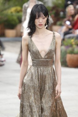 New York, Ny - 11 Eylül: Manken pist Oscar De La Renta için New York moda haftası sırasında yürür: gösterir, New York'ta 11 Eylül 2018 üzerinde bahar Studios Teras.