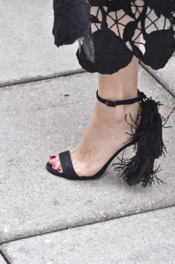 New York, Ny - 11 Eylül: Bella Hadid New York moda haftası sırasında Oscar De La Renta için pist yürür: gösterir, New York'ta 11 Eylül 2018 üzerinde bahar Studios Teras.