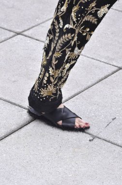 New York, Ny - 11 Eylül: Bella Hadid New York moda haftası sırasında Oscar De La Renta için pist yürür: gösterir, New York'ta 11 Eylül 2018 üzerinde bahar Studios Teras.