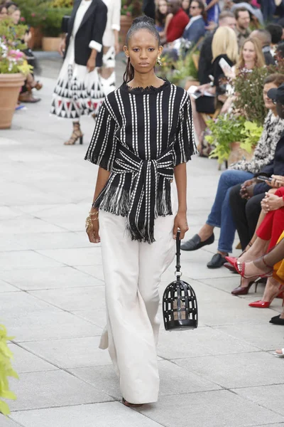 New York September Model Walks Runway Oscar Renta New York — Stock Photo, Image