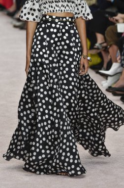 New York, Ny - 10 Eylül: Manken pist Carolina Herrera için New York moda haftası sırasında yürür: üzerinde gösterir 10 Eylül 2018 New York City.