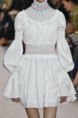 New York, Ny - 10 Eylül: Manken pist Carolina Herrera için New York moda haftası sırasında yürür: üzerinde gösterir 10 Eylül 2018 New York City.