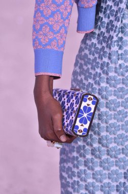 New York, Ny - Eylül 07: Bir model yürür pist için Kate Spade New York'ta New York City New York moda haftası New York Halk Kütüphanesi, 7 Eylül 2018.