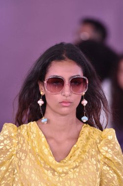 New York, Ny - Eylül 07: Bir model yürür pist için Kate Spade New York'ta New York City New York moda haftası New York Halk Kütüphanesi, 7 Eylül 2018.