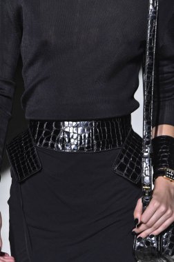 New York, Ny - Eylül 05: Tom Ford moda sırasında pist Show'da Eylül 2018 New York moda haftası Park Caddesi Tophane, 5 Eylül 2018 New York'ta bir modeli yürür.. 