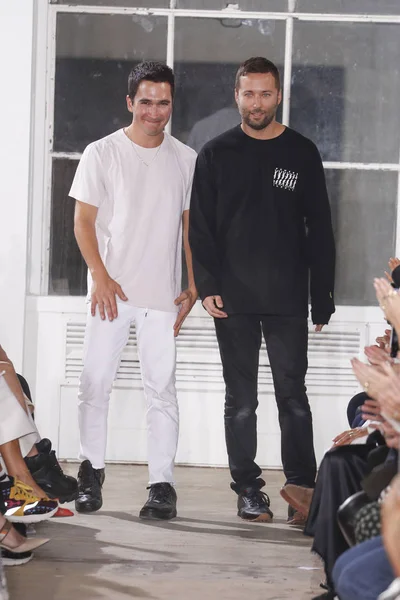 New York September Designer Jack Mccollough Und Lazaro Hernandez Gehen — Stockfoto