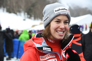 Killington, Amerika Birleşik Devletleri - 25 Kasım: Rts Killington ABD üzerinde 25 Kasım 2018 Audi FIS alp Kayak Dünya Kupası bayanlar dev Slalom sırasında Suisse Gissin Michelle ile röportaj yapma Tv