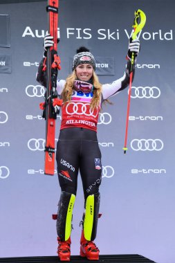Killington, Vt - Kasım 25: Audi FIS kayak Dünya Kupası - 25 Kasım 2018 Killington, Vermont Killington Kupası sırasında kadınların Slalom kazandıktan sonra Amerika Birleşik Devletleri'nin Mikaela Shiffrin kutluyor.