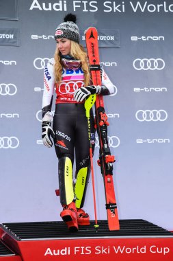 Killington, Vt - Kasım 25: Audi FIS kayak Dünya Kupası - 25 Kasım 2018 Killington, Vermont Killington Kupası sırasında kadınların Slalom kazandıktan sonra Amerika Birleşik Devletleri'nin Mikaela Shiffrin kutluyor.