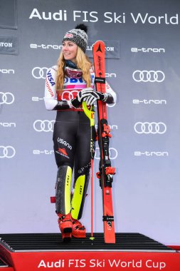 Killington, Vt - Kasım 25: Audi FIS kayak Dünya Kupası - 25 Kasım 2018 Killington, Vermont Killington Kupası sırasında kadınların Slalom kazandıktan sonra Amerika Birleşik Devletleri'nin Mikaela Shiffrin kutluyor.