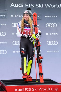 Killington, Vt - Kasım 25: Audi FIS kayak Dünya Kupası - 25 Kasım 2018 Killington, Vermont Killington Kupası sırasında kadınların Slalom kazandıktan sonra Amerika Birleşik Devletleri'nin Mikaela Shiffrin kutluyor.