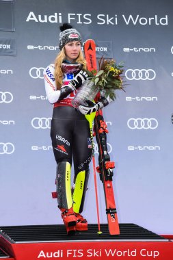 Killington, Vt - Kasım 25: Audi FIS kayak Dünya Kupası - 25 Kasım 2018 Killington, Vermont Killington Kupası sırasında kadınların Slalom kazandıktan sonra Amerika Birleşik Devletleri'nin Mikaela Shiffrin kutluyor.