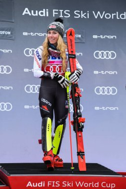 Killington, Vt - Kasım 25: Audi FIS kayak Dünya Kupası - 25 Kasım 2018 Killington, Vermont Killington Kupası sırasında kadınların Slalom kazandıktan sonra Amerika Birleşik Devletleri'nin Mikaela Shiffrin kutluyor.