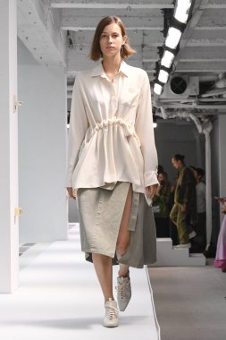 New York, Ny - Eylül 09: Manken New York'ta 9 Eylül 2018 tarihinde New York moda haftasında Sies Marjan bahar yaz 2019 koleksiyonu için pist yürür.