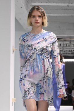 New York, Ny - Eylül 09: Manken New York'ta 9 Eylül 2018 tarihinde New York moda haftasında Sies Marjan bahar yaz 2019 koleksiyonu için pist yürür.