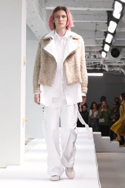 New York, Ny - Eylül 09: Manken New York'ta 9 Eylül 2018 tarihinde New York moda haftasında Sies Marjan bahar yaz 2019 koleksiyonu için pist yürür.