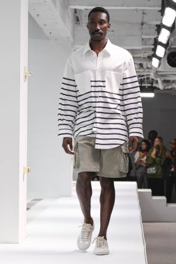 New York, Ny - Eylül 09: Manken New York'ta 9 Eylül 2018 tarihinde New York moda haftasında Sies Marjan bahar yaz 2019 koleksiyonu için pist yürür.