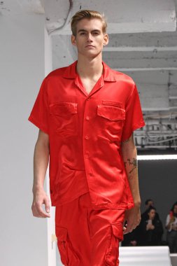 New York, Ny - Eylül 09: Manken New York'ta 9 Eylül 2018 tarihinde New York moda haftasında Sies Marjan bahar yaz 2019 koleksiyonu için pist yürür.