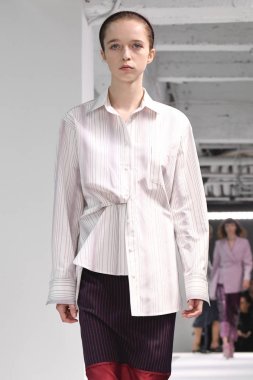 New York, Ny - Eylül 09: Manken New York'ta 9 Eylül 2018 tarihinde New York moda haftasında Sies Marjan bahar yaz 2019 koleksiyonu için pist yürür.