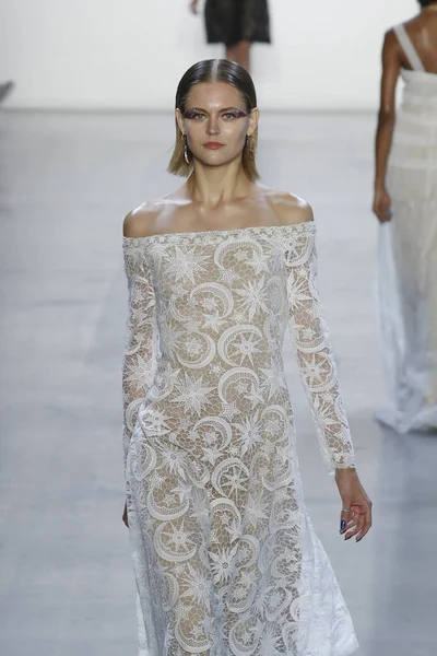 New York September Ein Model Läuft Bei Der Tadashi Shoji — Stockfoto