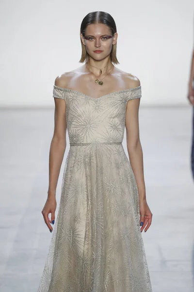 New York September Ein Model Läuft Bei Der Tadashi Shoji — Stockfoto